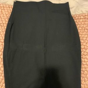 Elastic black pencil skirt